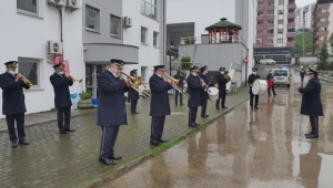 TRABZON BÜYÜKŞEHİR BANDO TAKIMI KARANTİNADA KALANLARA KONSER VERDİ