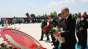 Cumhurbaşkanı Erdoğan, 15 Temmuz Şehitler Anıtı'nı ziyaret etti