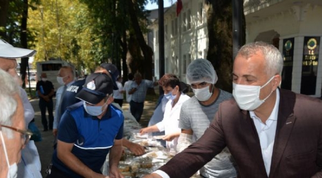 BAŞKAN BABAOĞLU AŞURE İKRAM ETTİ