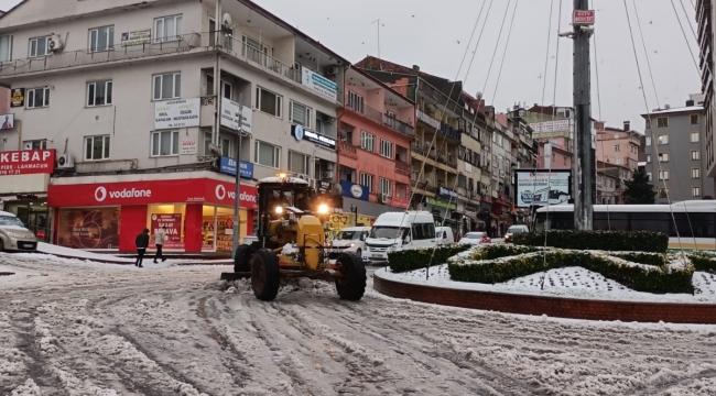 KDZ. EREĞLİ BELEDİYESİ, KARLA MÜCADELE İÇİN SAHADA… 