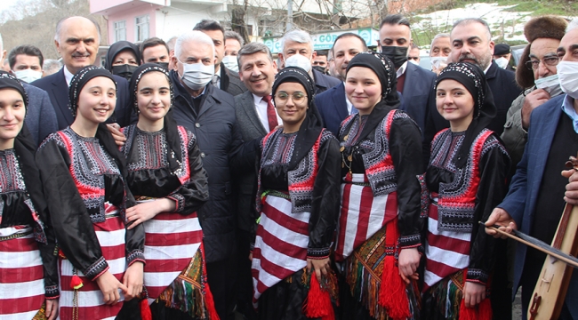 AK Parti Genel Başkanvekili Yıldırım, Giresun'un Çanakçı ilçesine bağlı Kuşköy köyünü ziyaret etti