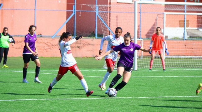 Ereğli'nin kızları Antalya'yı eli boş gönderdi