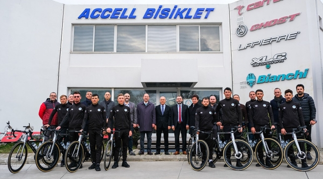 Sakarya Büyükşehir Bisiklet Takımı sponsorluklarla gücüne güç kattı