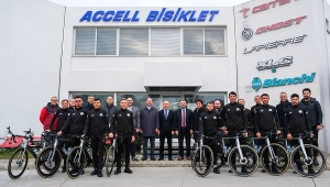 Sakarya Büyükşehir Bisiklet Takımı sponsorluklarla gücüne güç kattı