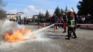 Deprem tatbikatına itfaiyede katıldı