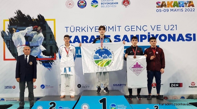 Karate şampiyonasına Büyükşehir damga vurdu