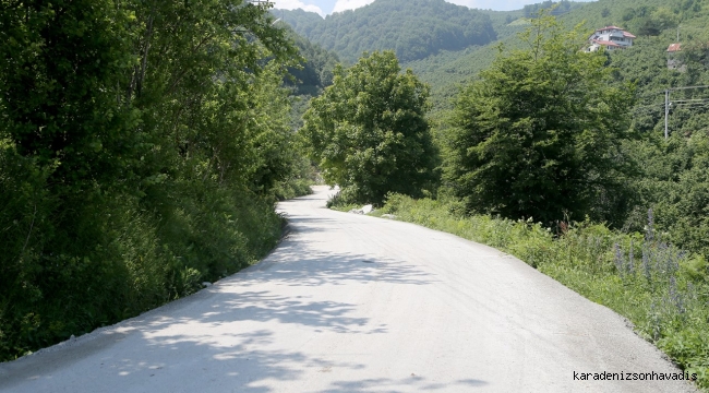 Akyazı’nın iki mahallesinde beton yol tamam