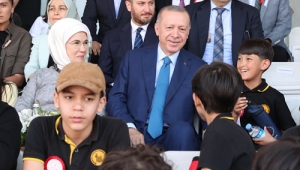  Erdoğan, Üsküdar Burhan Felek Stadyumu'nda 2021-2022 Eğitim Öğretim Yılı Karne Dağıtım Töreni'ne katıldı