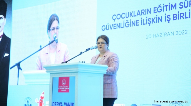 HÜKÜMETİN ÜÇ BAKANI ÇOCUKLAR İÇİN İMZA ATTILAR