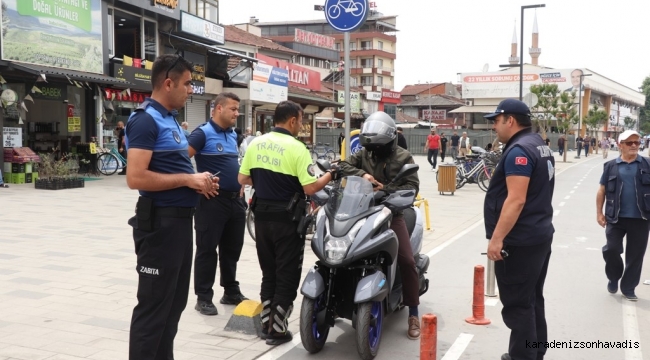 İSTANBUL CADDESİNDE MOTOSİKLET DENETİMİ 