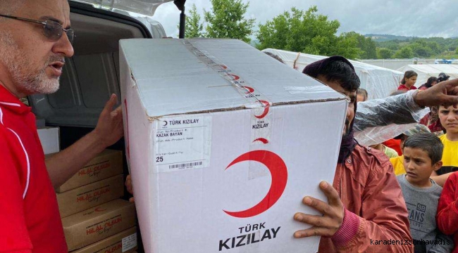 KIZILAY SEL BÖLGELERİNDE VATANDAŞLARA DESTEK OLUYOR