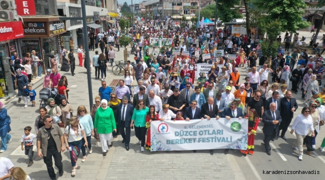 KORTEJ RENGÂRENK GÖRÜNTÜLER OLUŞTURDU