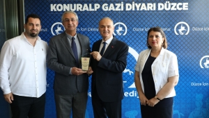 ÖZLÜ’DEN İŞ İNSANLARINA PLAKET