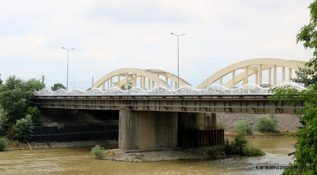 Tarihi Sakarya Köprüsü dekoratif bir yapıya kavuşuyor