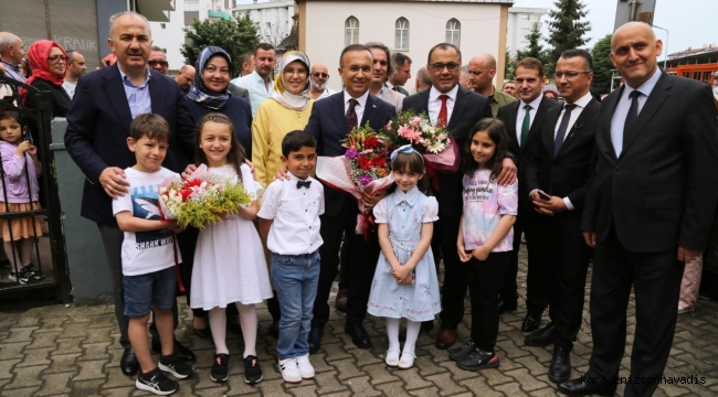 VALİ ÇEBER, BAŞKAN METİN, RİZE’DE KARNELERİ DAĞITTI..