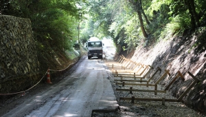 Arifiye Belediyesi Bozacı Mezarlığı Yan Yolunu Genişletiyor