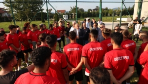 ŞAMPİYON DÜZCESPOR’A BAŞKAN ÖZLÜ'DEN MORAL ZİYARETİ