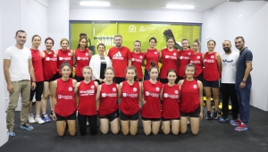 DÜZCE BELEDİYESİ'NDEN GENÇ VOLEYBOLCULARA DESTEK