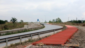 Arifiye Belediyesinden Toyota Caddesinde Yol Genişletme Çalışması...