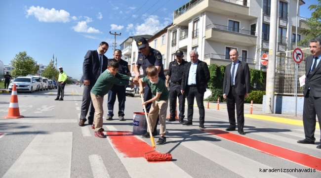 KARTEPE’DE YAYALAR KIRMIZI ÇİZGİMİZ