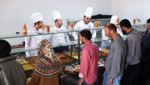 Büyükşehir'in restoranı öğrencilere ilaç gibi geldi