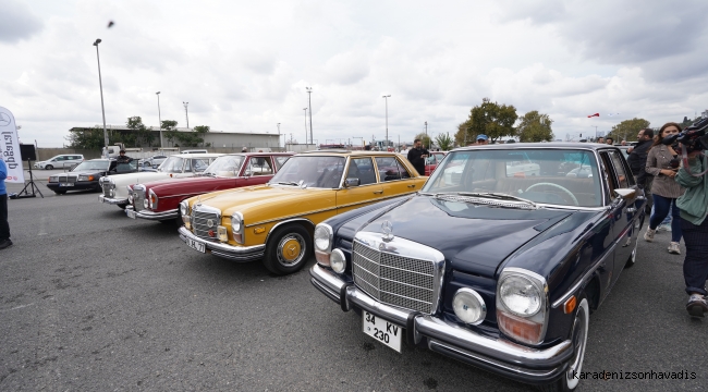 KLASİK OTOMOBİL TUTKUNLARI ÜSKÜDAR’DA BULUŞTU 