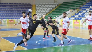 RİZE BELEDİYESPOR HENTBOL TAKIMI, EVİNDE 2’DE 2 YAPTI