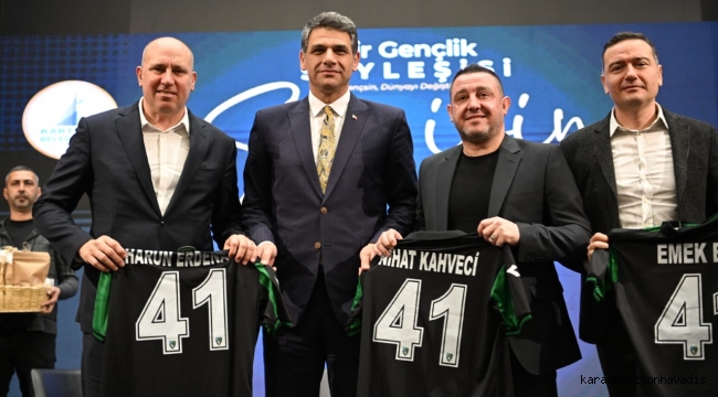 Efsane futbolcular Kartepeli gençlerle buluştu