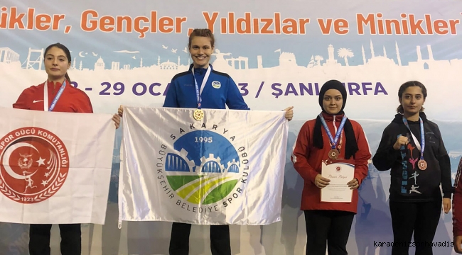 Kick boks turnuvasında Büyükşehirli sporcular kürsüde