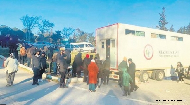 Deprem bölgesinde 25 sahra eczanesinden ücretsiz ilaç temin ediliyor