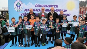 RİZE’DE MAHALLELER ARASI YİĞİT DEMİREL ÇOCUK FUTBOL TURNUVASI ŞÖLEN HAVASINDA GEÇTİ