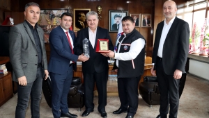 4 dönemdir görev yapan Kahveci’ye plaket