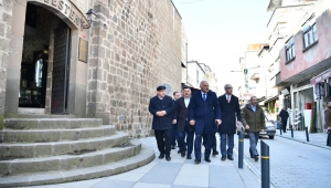 BAŞKAN ZORLUOĞLU BEDESTEN CADDESİ’NDE TAMAMLANAN ÇALIŞMALARI İNCELEDİ