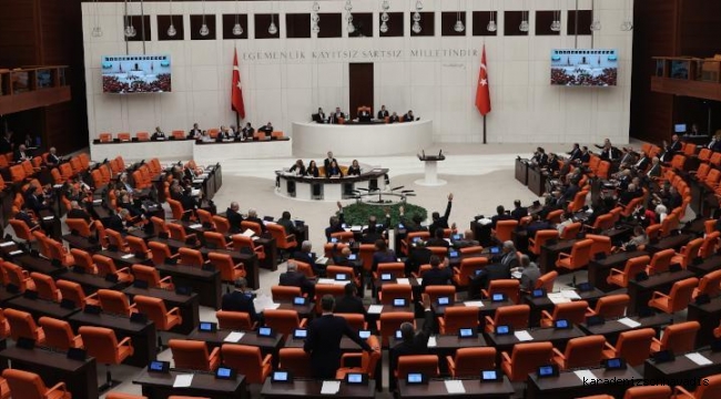 En düşük emekli maaşında artış ve geçici işçilere kadro düzenlemesini de içeren teklif yasalaştı