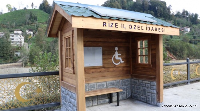 RİZE'DE KÖYLER DOLMUŞ DURAĞI VE OTURMA BANKLARIYLA DONATILIYOR