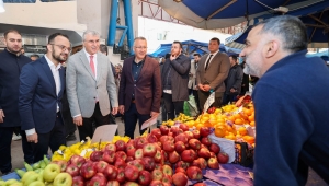 Başkan Yüce çarşı-pazarda vatandaşla yan yana: 