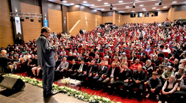 Rize'de, Hayati İnanç’ın katılımıyla “Can Veren Pervaneler” konulu program gerçekleştirildi