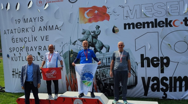 Sakarya Büyükşehir sporcuları yarı maratonda kürsüye çıktı