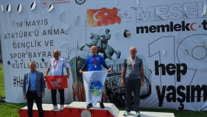 Sakarya Büyükşehir sporcuları yarı maratonda kürsüye çıktı