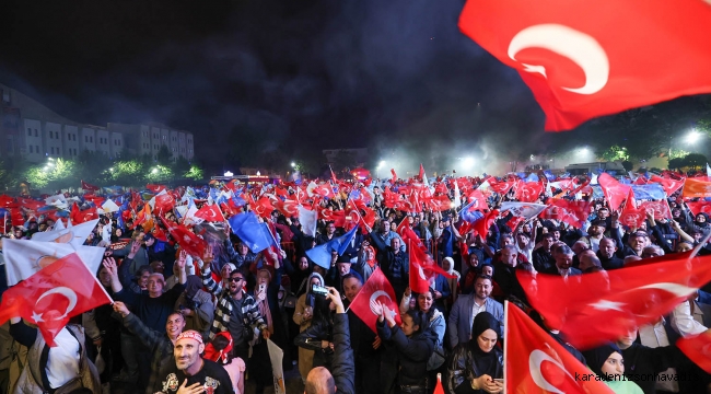 Sakarya’nın meydanlarında hep bir ağızdan aynı şarkı: Recep Tayyip Erdoğan