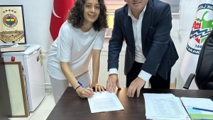 Kadın futbol takımında iç transferde imzalar atıldı