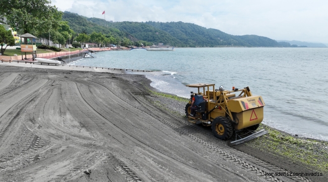 Mavi Bayraklı Sevgi Ve Barış Plajı Kumsalı Temizlendi