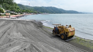 Mavi Bayraklı Sevgi Ve Barış Plajı Kumsalı Temizlendi