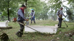 Sakarya Büyükşehir mezarlıkları bayrama hazırlıyor