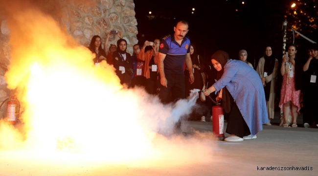 Büyükşehir gençlere ‘ateşe müdahaleyi’ öğretti