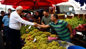 Cumartesi pazarında yüzler gülüyor