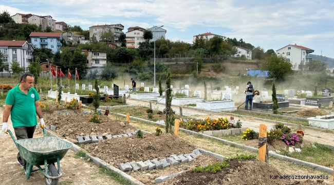  MEZARLIKLARDA BAKIM VE TEMİZLİK ÇALIŞMALARI SÜRÜYOR 