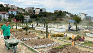  MEZARLIKLARDA BAKIM VE TEMİZLİK ÇALIŞMALARI SÜRÜYOR 