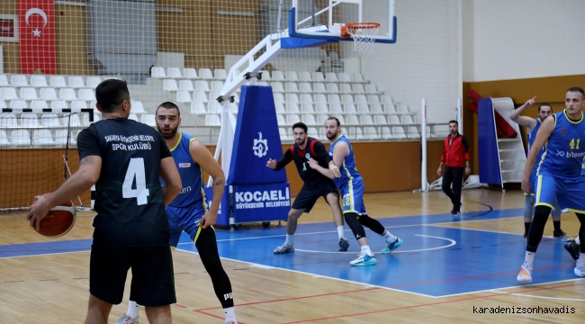 Büyükşehir basket hazırlık maçında Karamürselbey ile karşılaştı