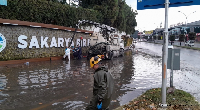 Büyükşehir Belediyesi yağış mesaisini aralıksız sürdürüyor